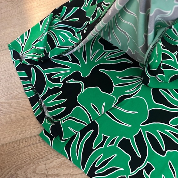 Green and Black Floral Skirt - Picture 3 of 4